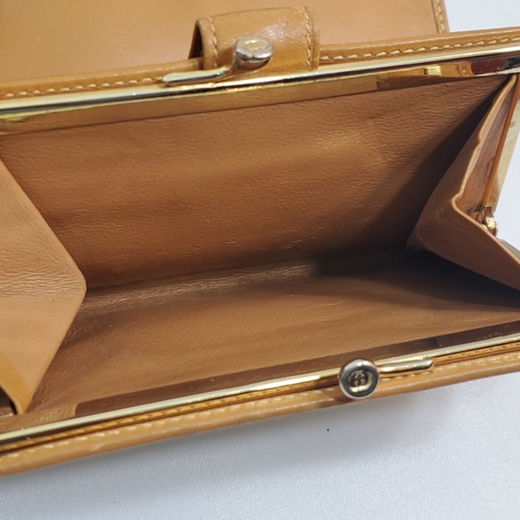 Vintage Gucci bifold wallet - Picture 7 of 10
